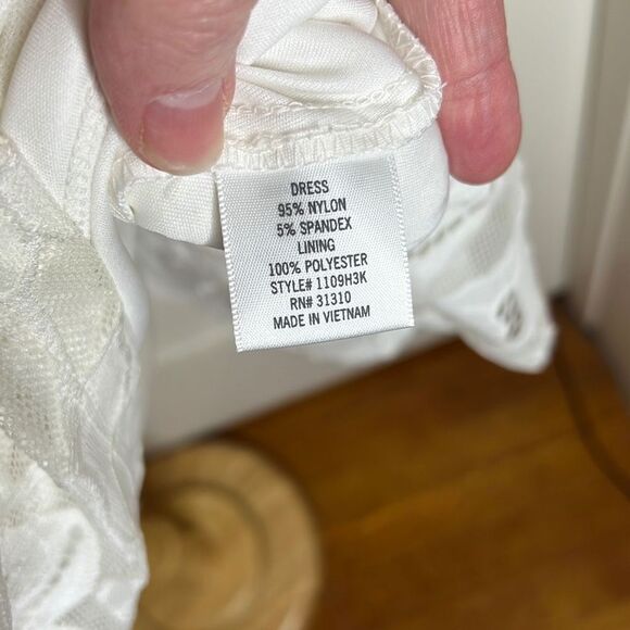 Francesca’s White Lace Halter Summer mini dress Size Medium - Picture 6 of 7